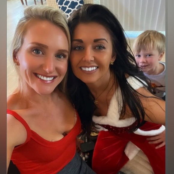 Like My Closet Flyer for updates and show information and time💗⭐️🤍 - Picture 8 of 9